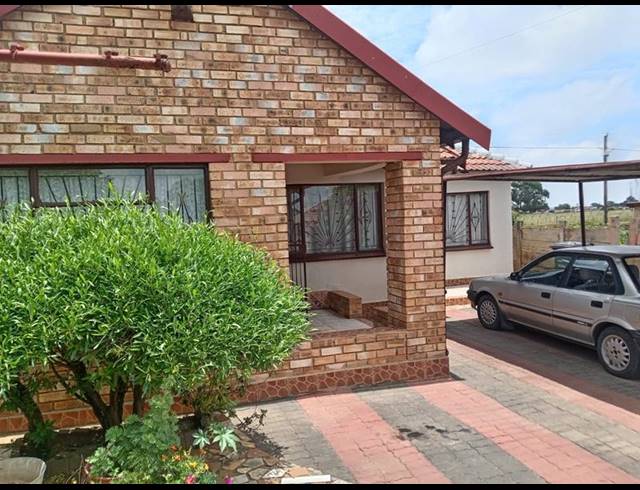 3 BEDROOM HOUSE FOR SALE IN KAGISO